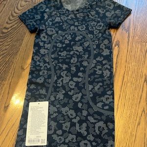 PERFECT CONDITION RARE LULULEMON SWIFTLY TECH 2.0 size 0